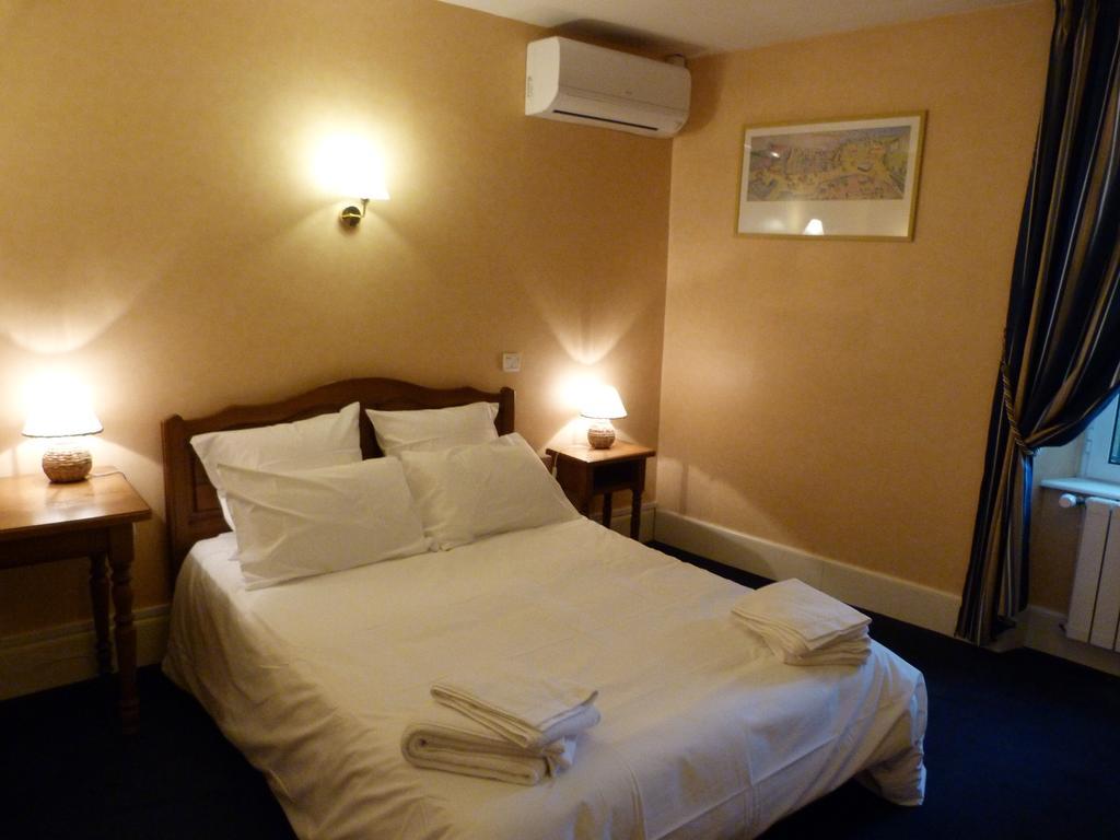 Logis Hotel Restaurant La Tour de Ciron Carmaux Chambre photo