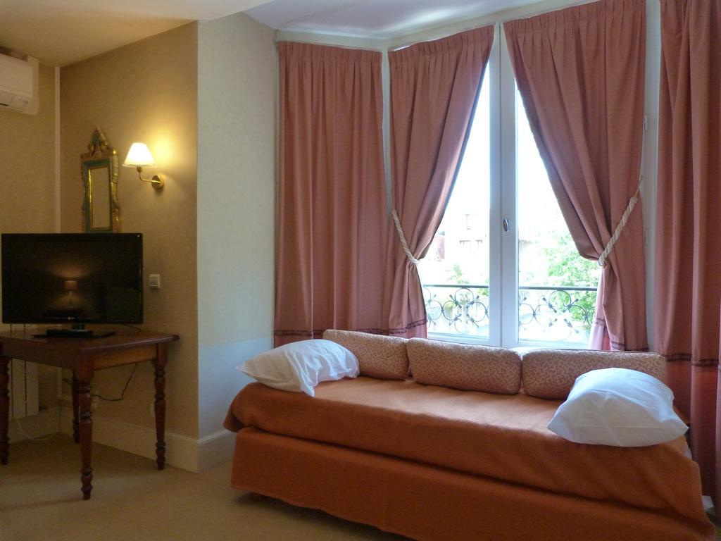 Logis Hotel Restaurant La Tour de Ciron Carmaux Chambre photo