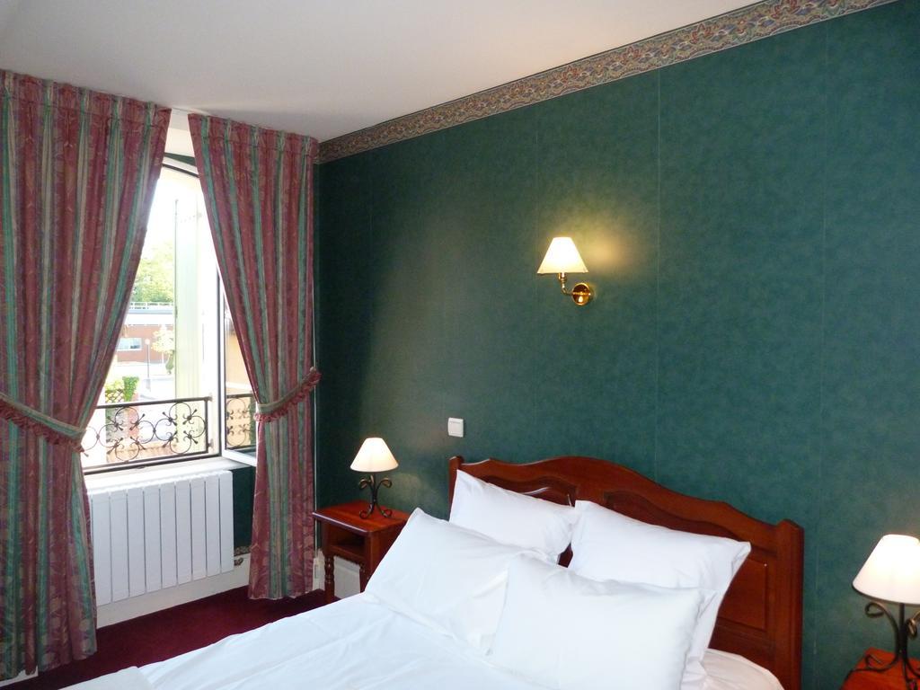 Logis Hotel Restaurant La Tour de Ciron Carmaux Chambre photo