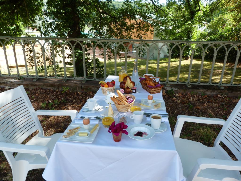 Logis Hotel Restaurant La Tour de Ciron Carmaux Chambre photo