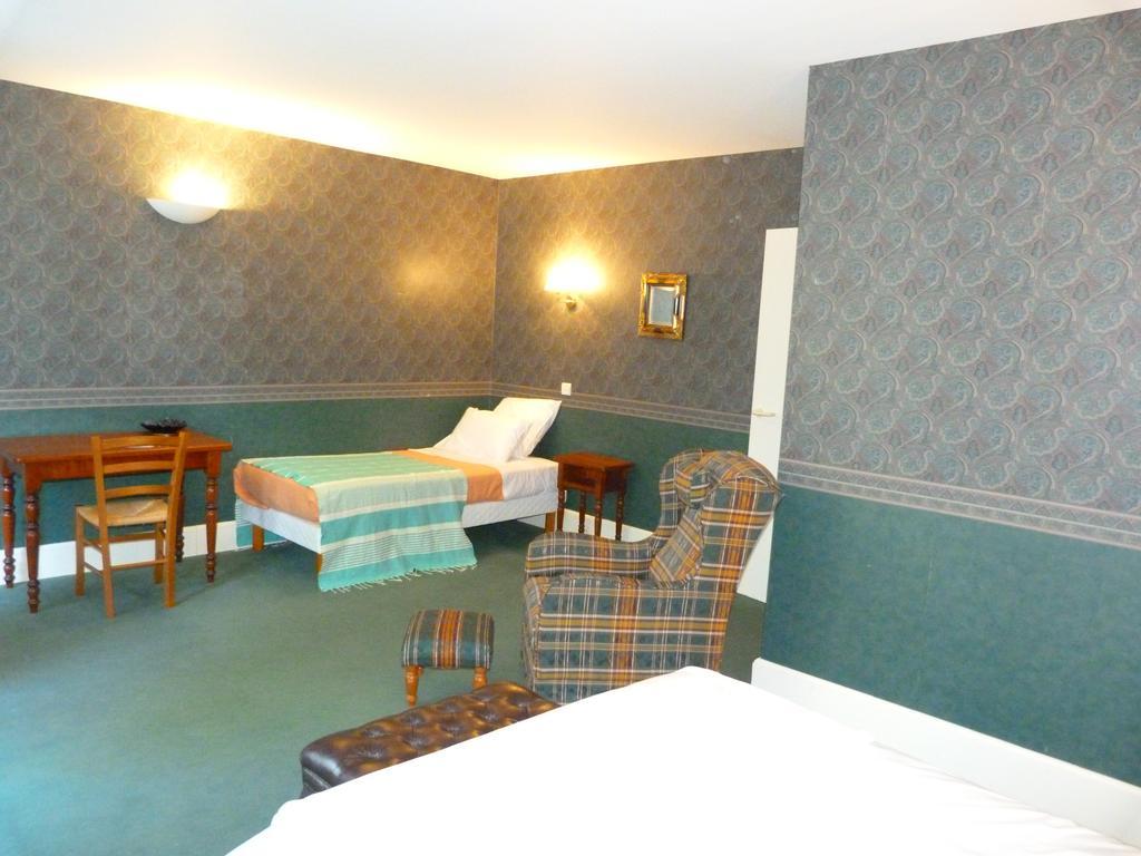 Logis Hotel Restaurant La Tour de Ciron Carmaux Chambre photo