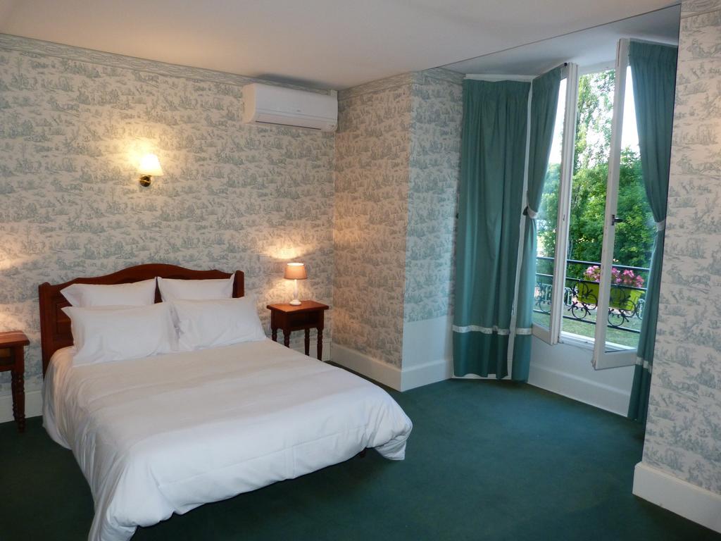 Logis Hotel Restaurant La Tour de Ciron Carmaux Chambre photo